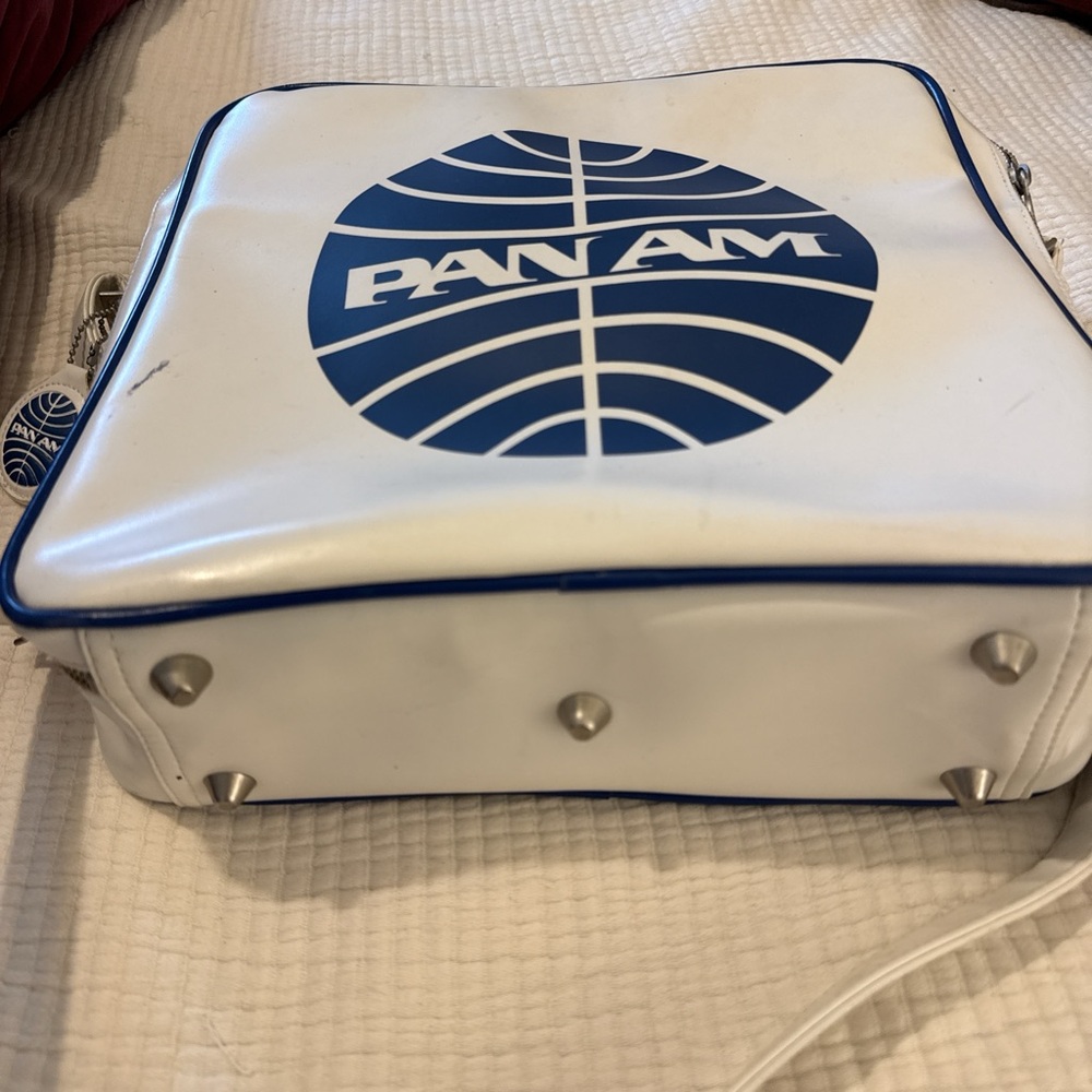 Iconic PanAm with Marc Jacob’s bag - Picture 5 of 8
